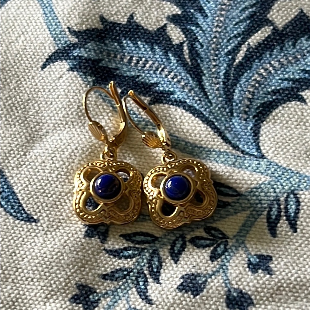 Gorgeous Burberry pierced earring.